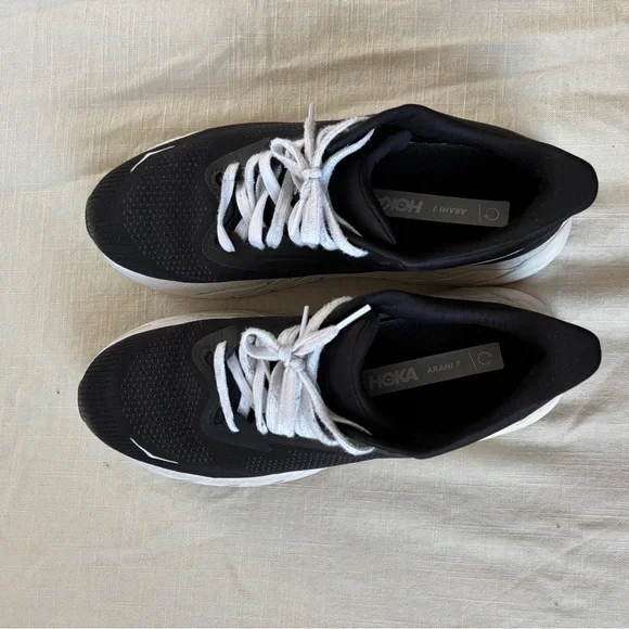 Hoka Black and White Wide Arahi Sneakers Size 11 - Picture 4 of 6